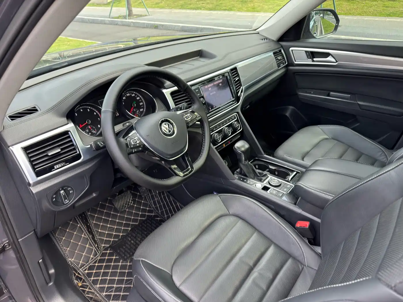 Volkswagen Teramont 2019 380TSI 4WD Luxury Edition China VI фото 4