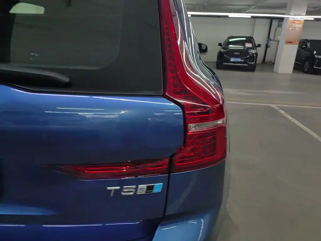 Фото 8 - Volvo XC60