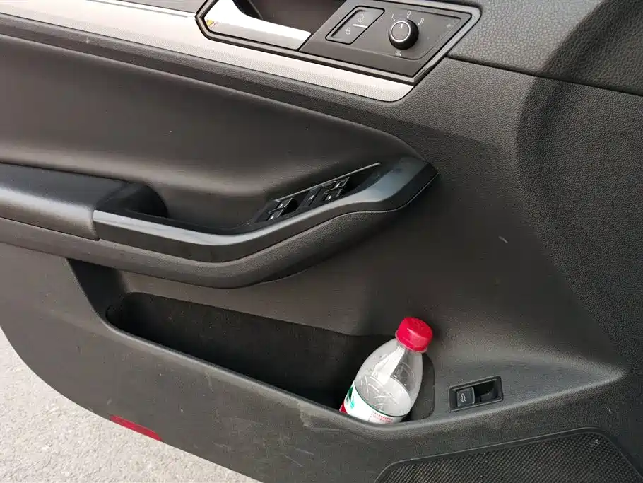 Volkswagen Sagitar 2018 280TSI DSG Spark Edition фото 7