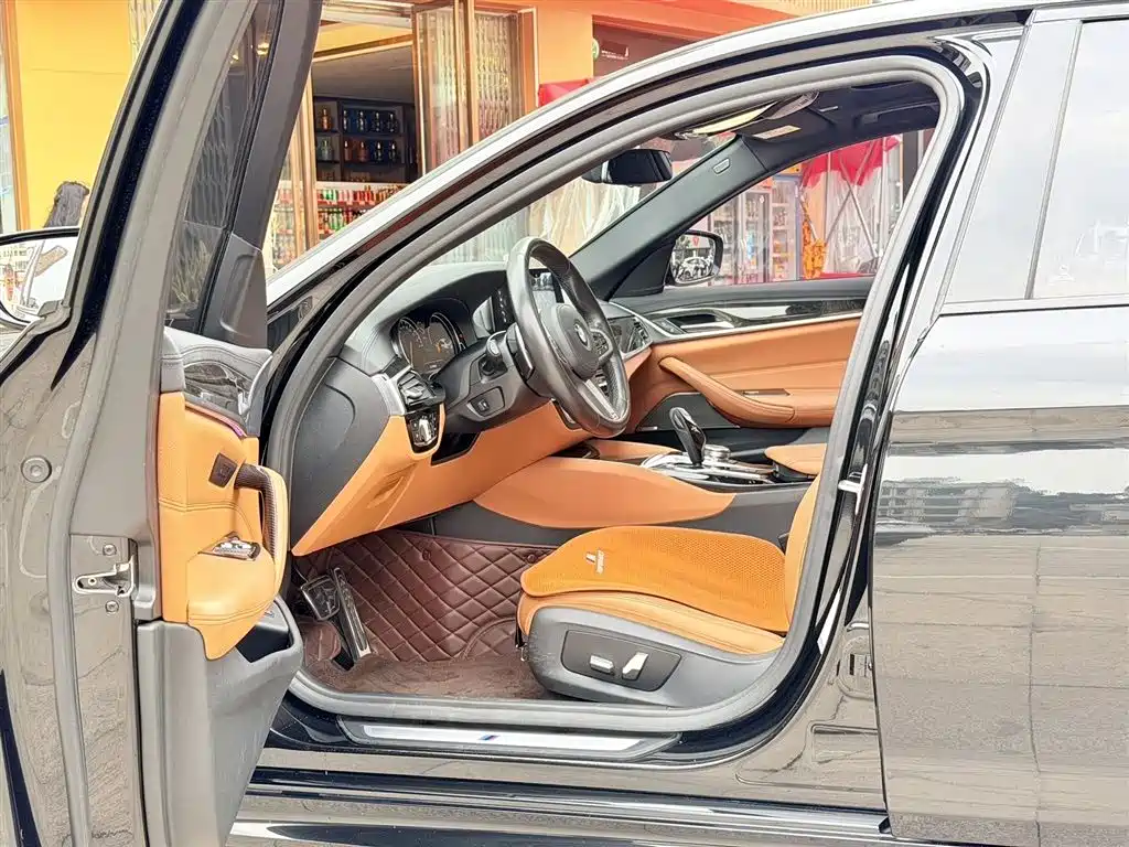 BMW 5 Series 2019 530Li Leading M Sport Package фото 4