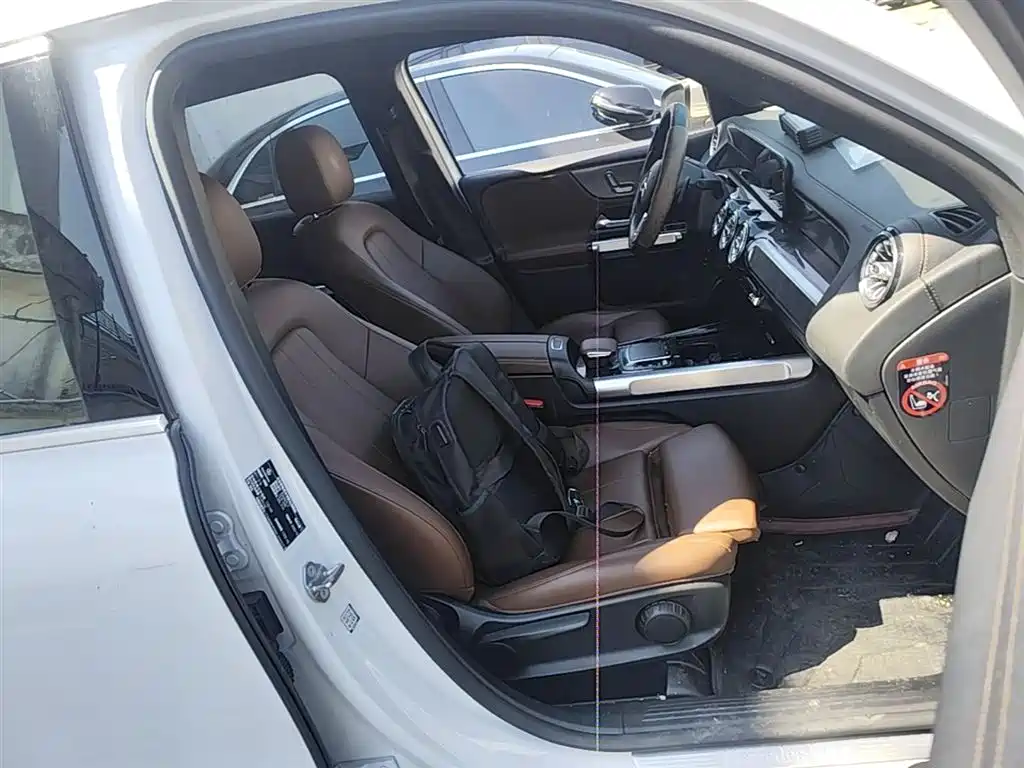MERCEDES-BENZ GLB