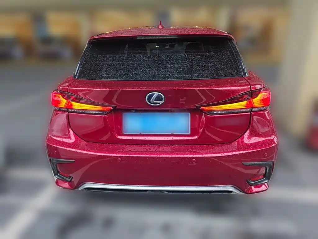 Фото 8 - Lexus CT