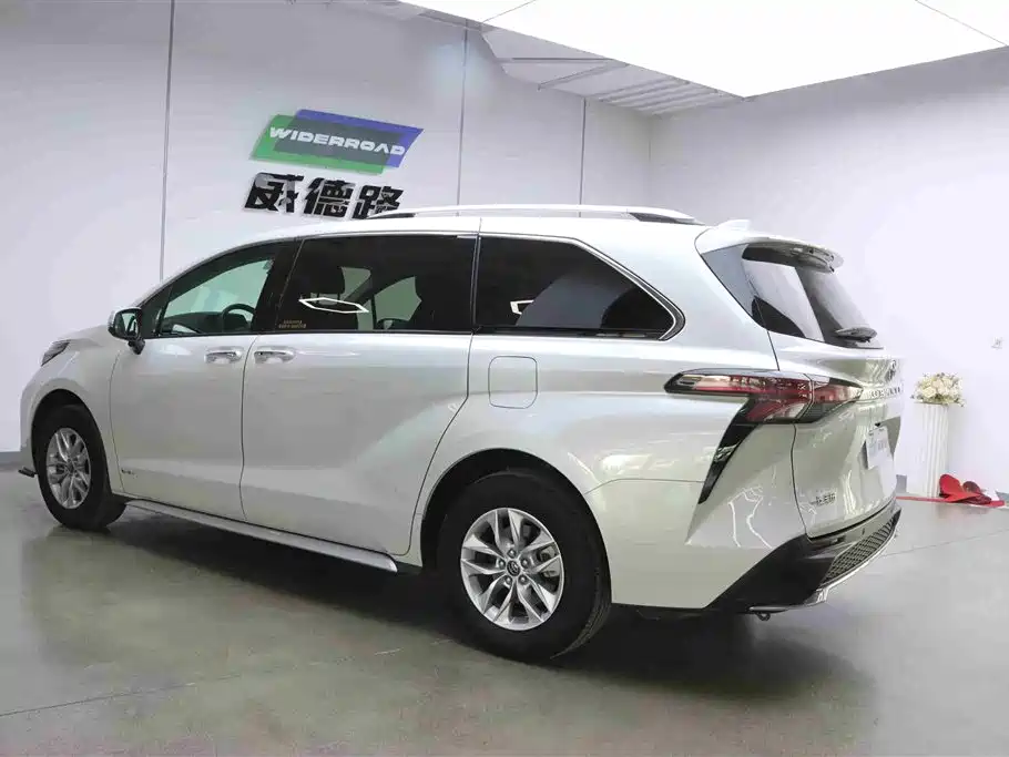 Toyota Granvia 2024 2.5L Hybrid Comfort фото 7
