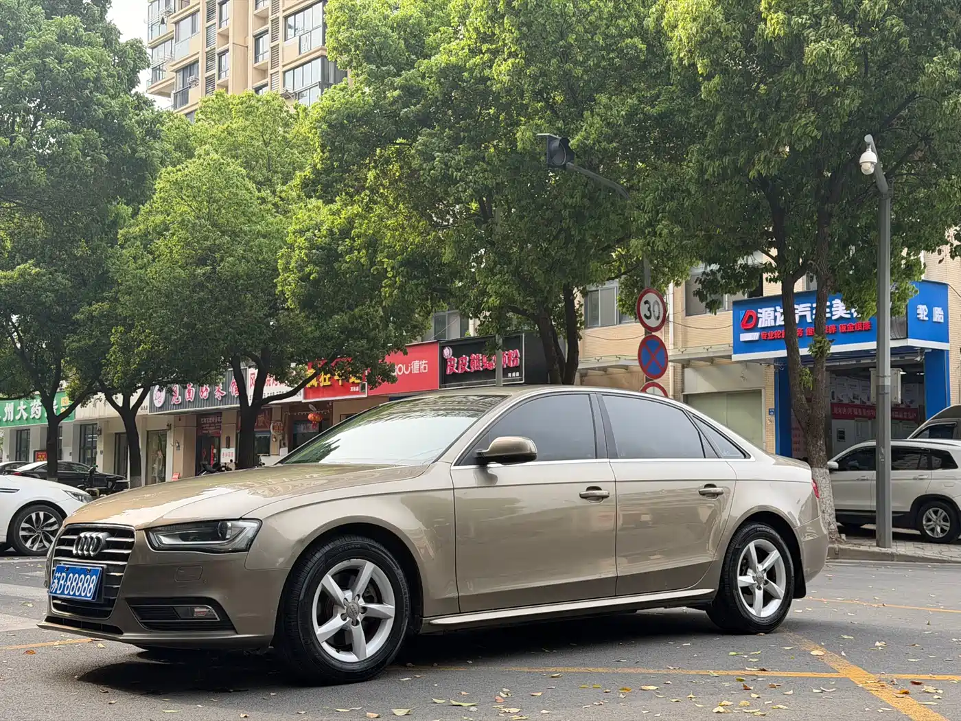 Audi A4L 2013 35 TFSI Automatic Standard фото 3