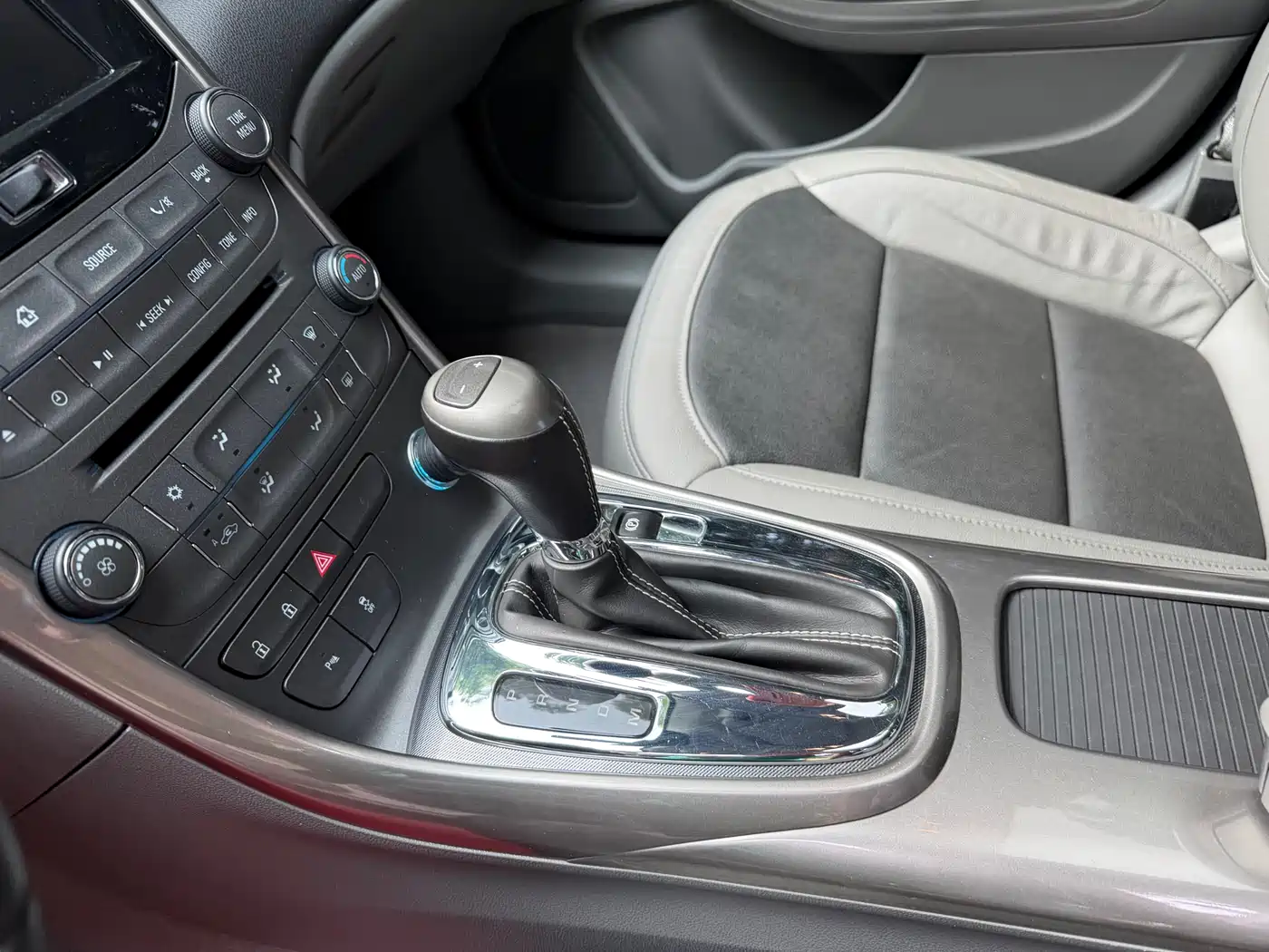 Chevrolet Malibu 2014 2.0L Automatic Luxury фото 28