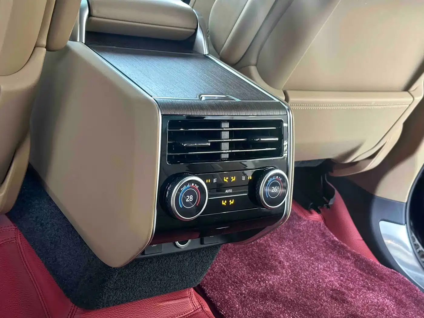 Land Rover Range Rover 2023 Facelift 3.0 L6 400PS Prosperity Extended Version фото 14