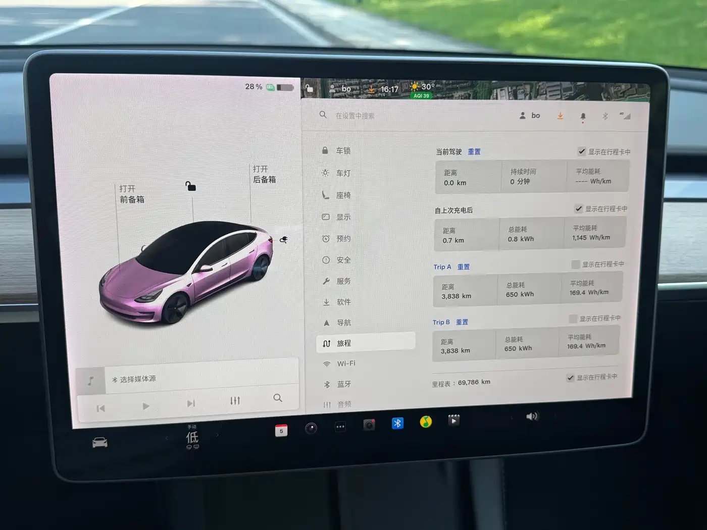 TESLA MODEL 3