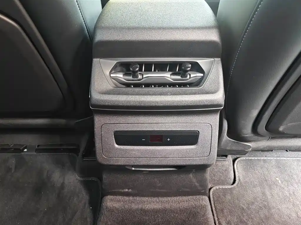 Audi Q6L e-tron 2025 Model Pioneer Edition фото 14