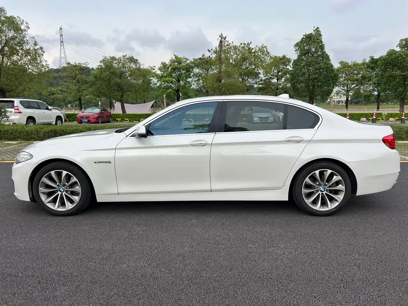 BMW 5 Series 2017 525Li Leading Edition фото 4