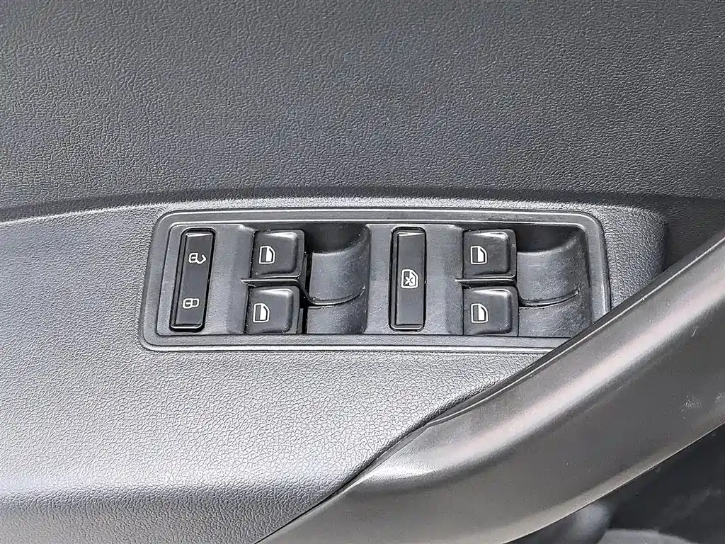Volkswagen Santana 2013 1.6L Manual Trend Edition фото 9