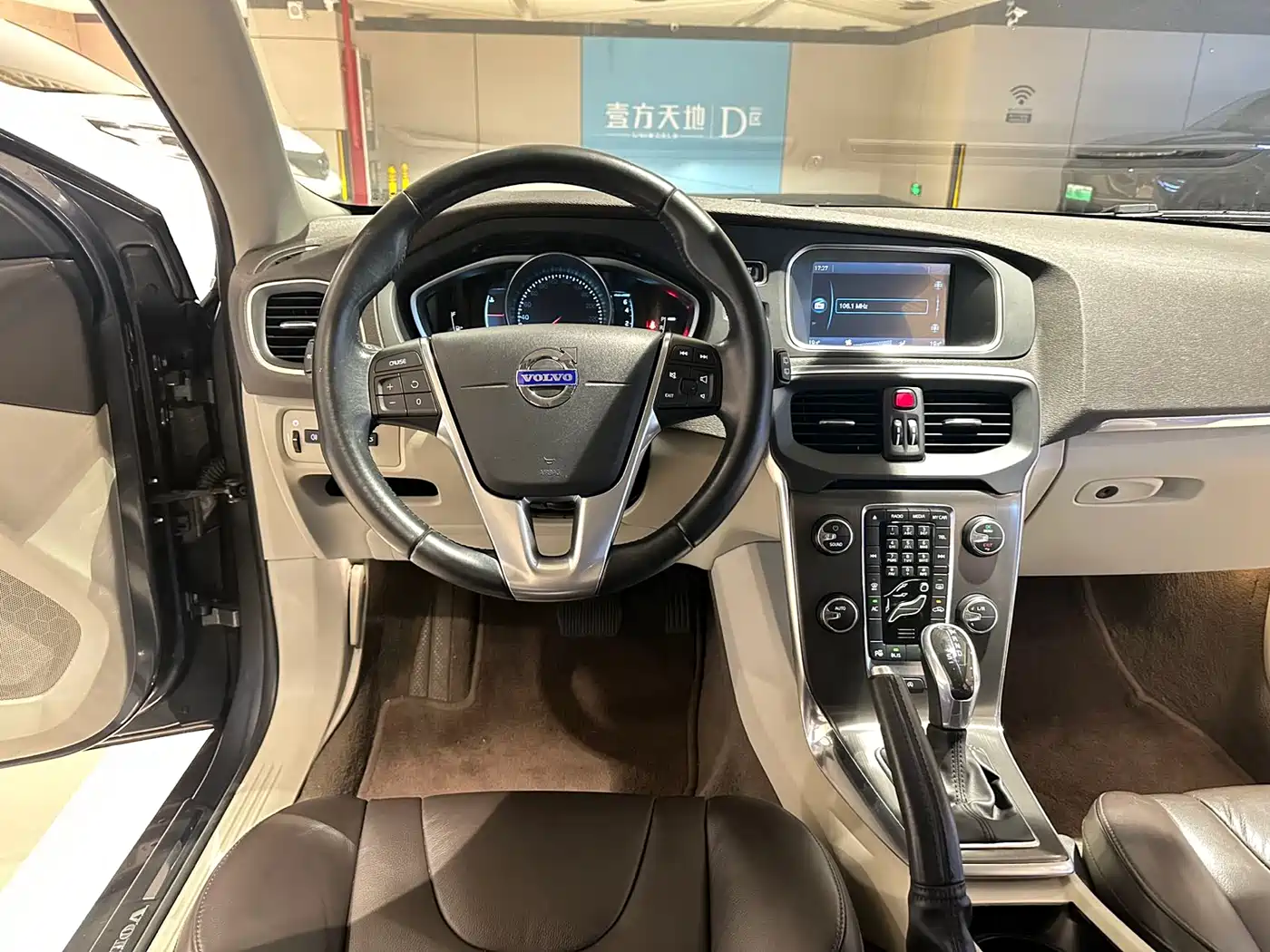 Фото 10 - Volvo V40