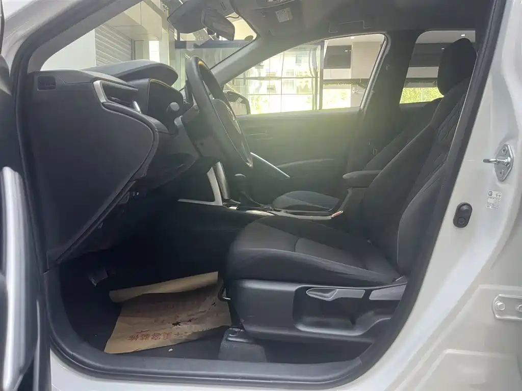 Toyota Corolla Cross 2023 2.0L Pioneer Edition фото 15