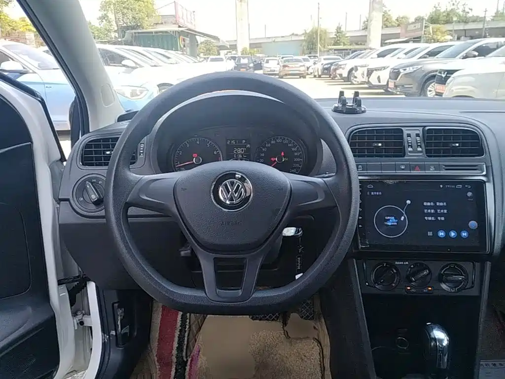 Volkswagen Polo 2018 1.5L Auto Safe Drive фото 11