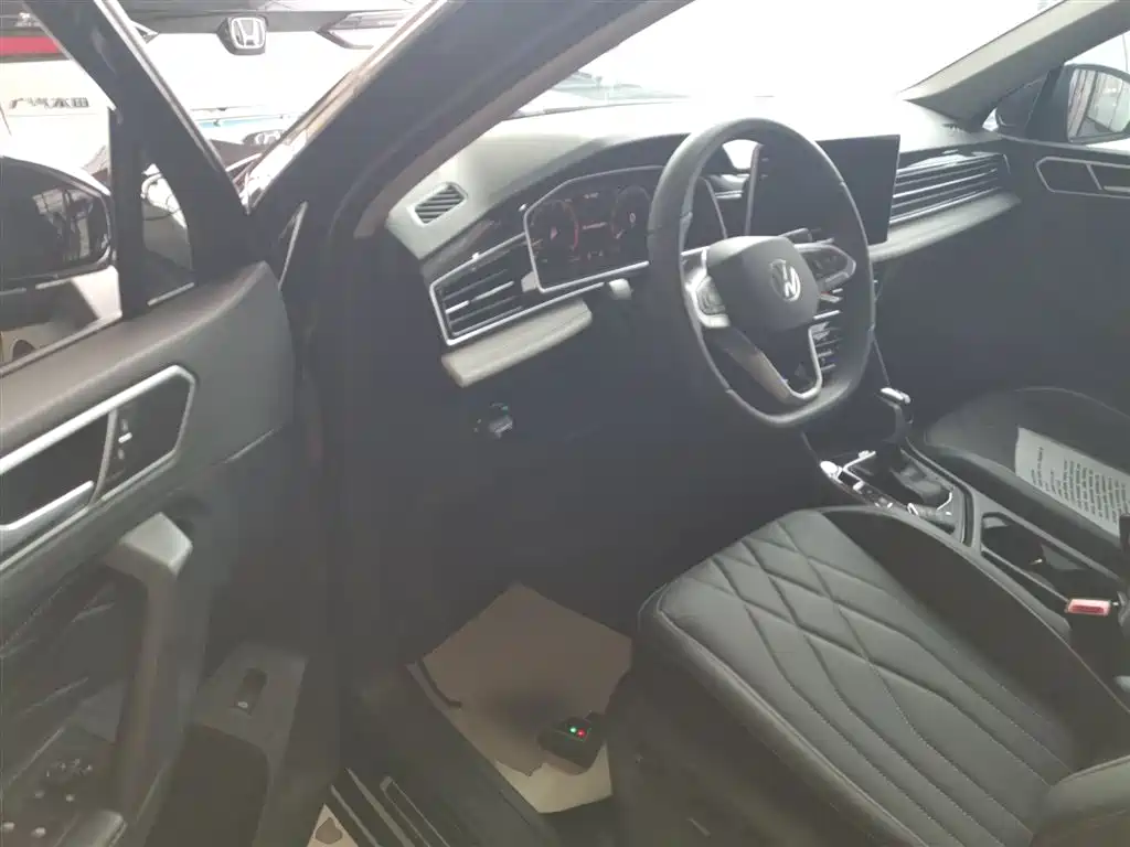 Volkswagen Tiguan L 2025 Model 300TSI Auto 2WD Dragon Edition фото 12