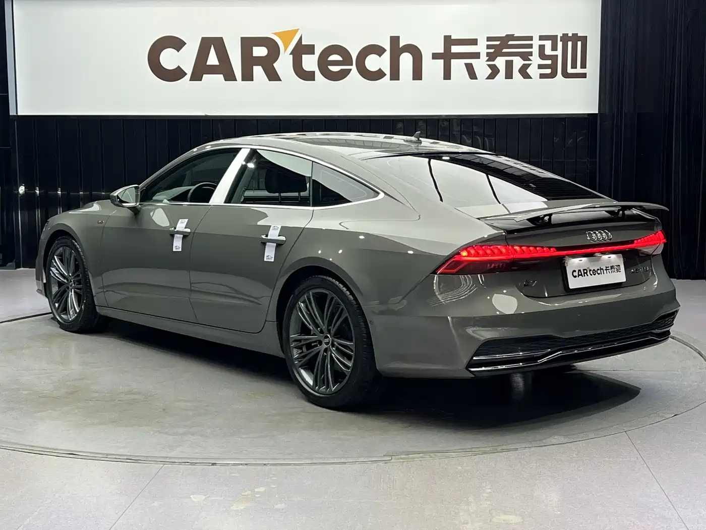Audi A7 2023 Model 45 TFSI Premium Selection Edition фото 3