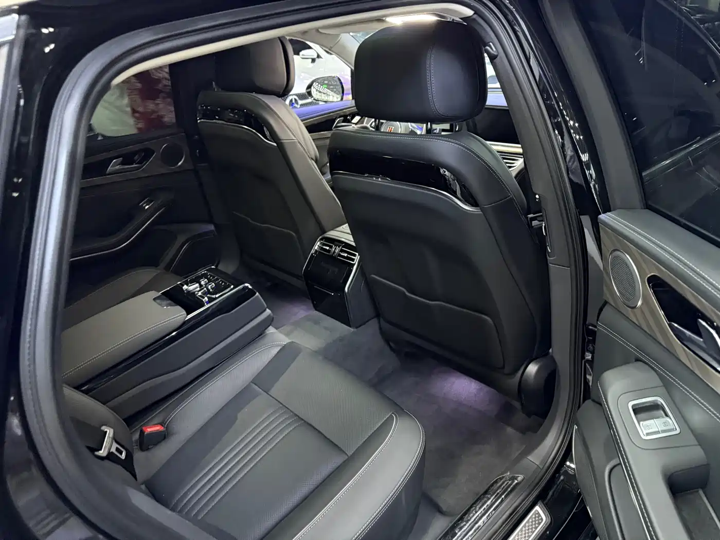 Hongqi H9 2020 2.0T Smart Connection Qi Xiang Edition фото 7