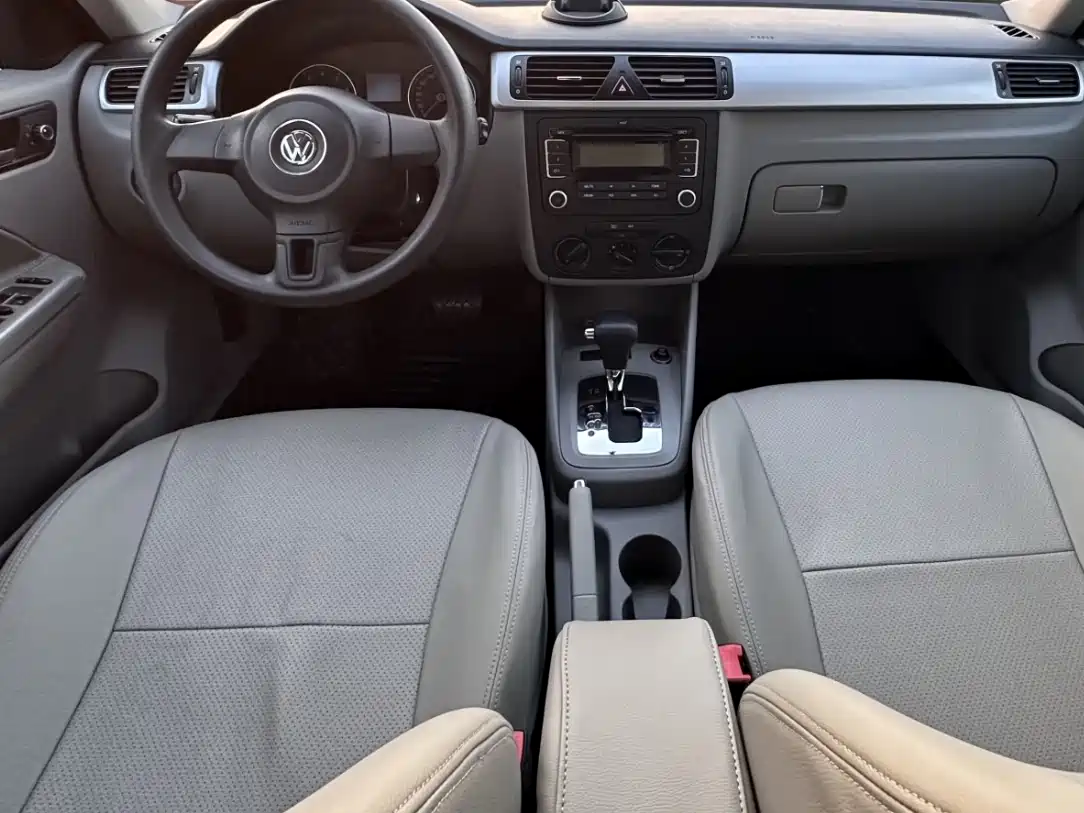 Volkswagen Bora 2012 1.6L Automatic Comfort Model фото 3