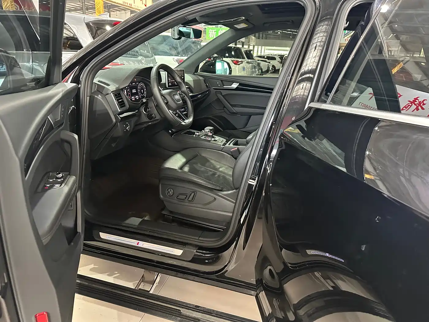 Audi Q5L 2020 Facelift 40 TFSI Honor Fashion фото 12