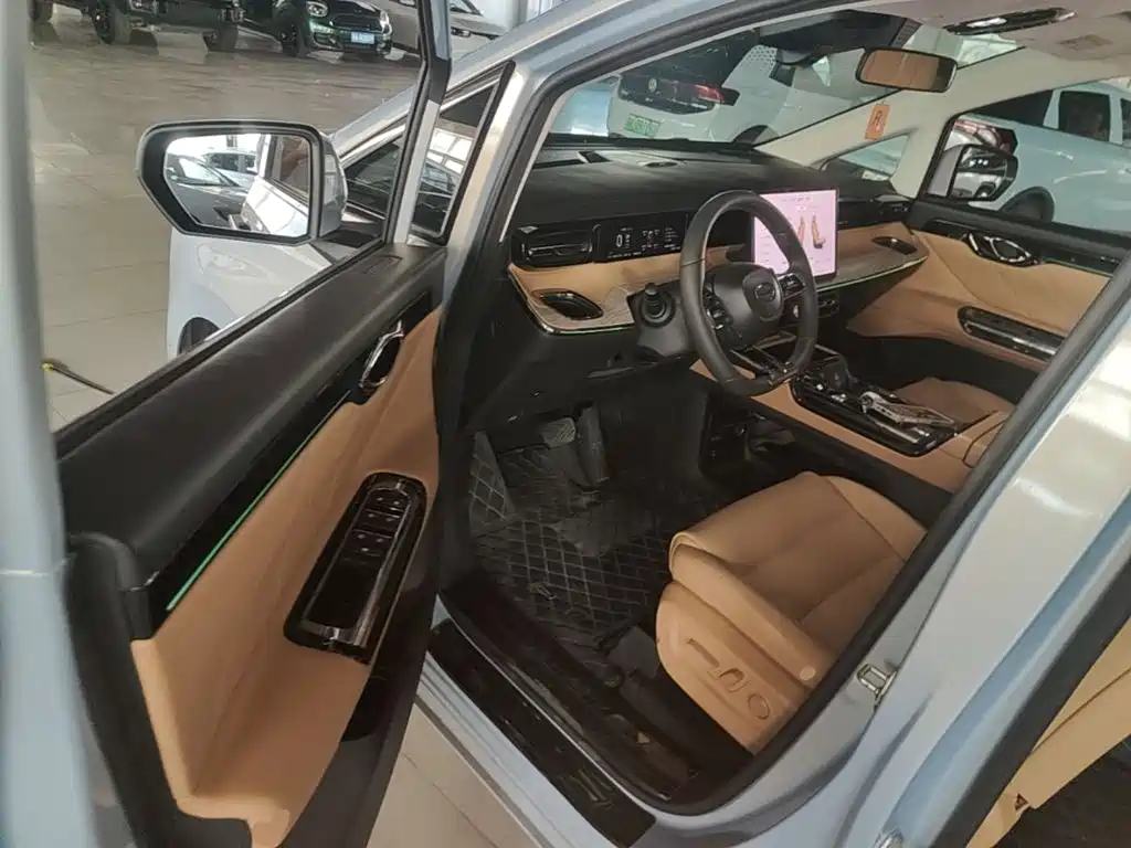 صورة 16 - GAC Trumpchi Trumpchi E8 NEV