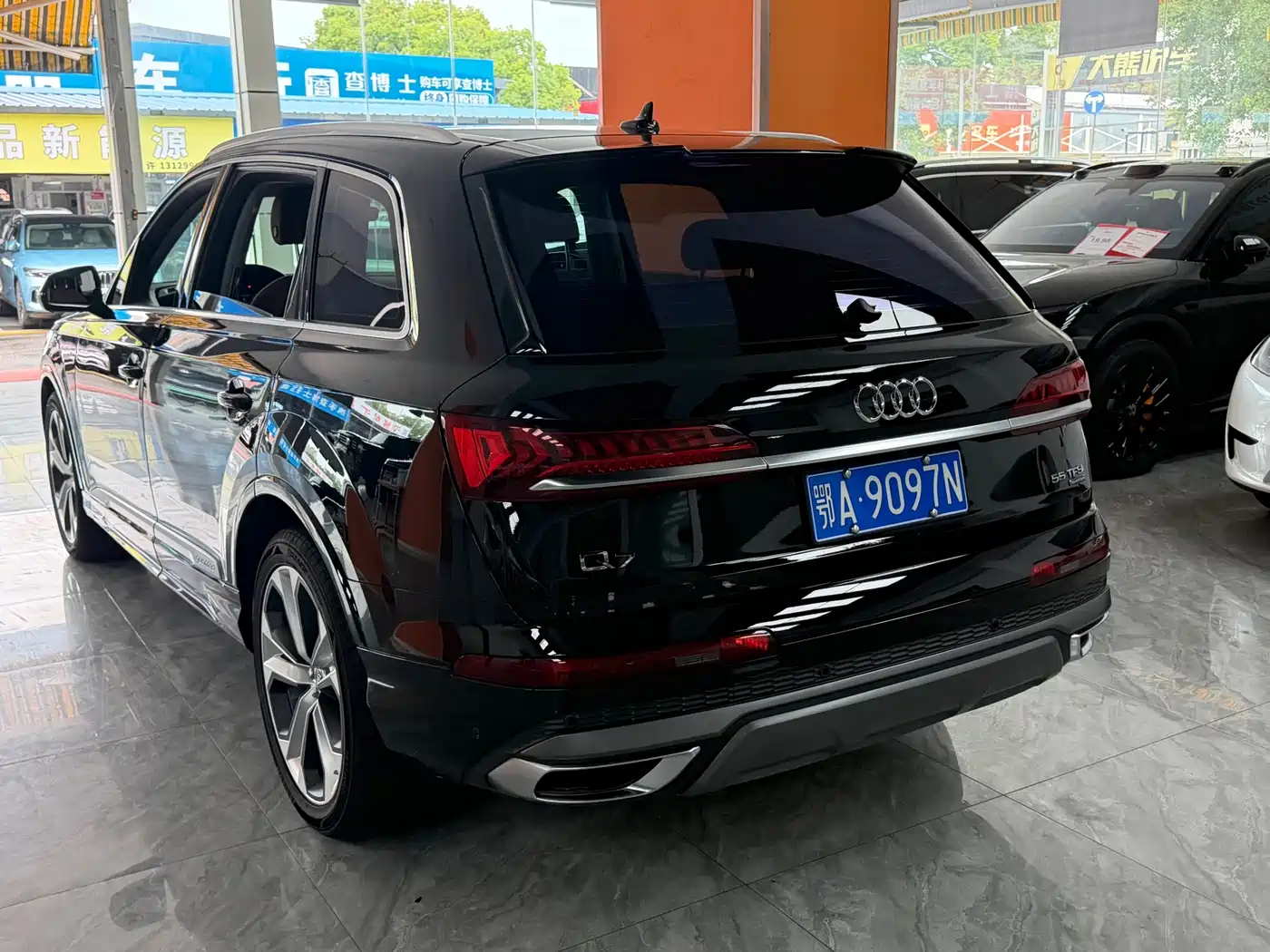Фото 17 - Audi Q7