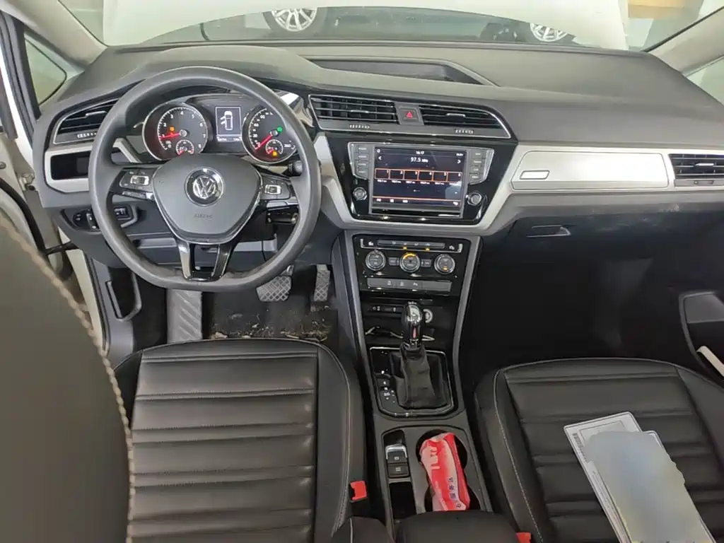 Photo 10 - Volkswagen Touran