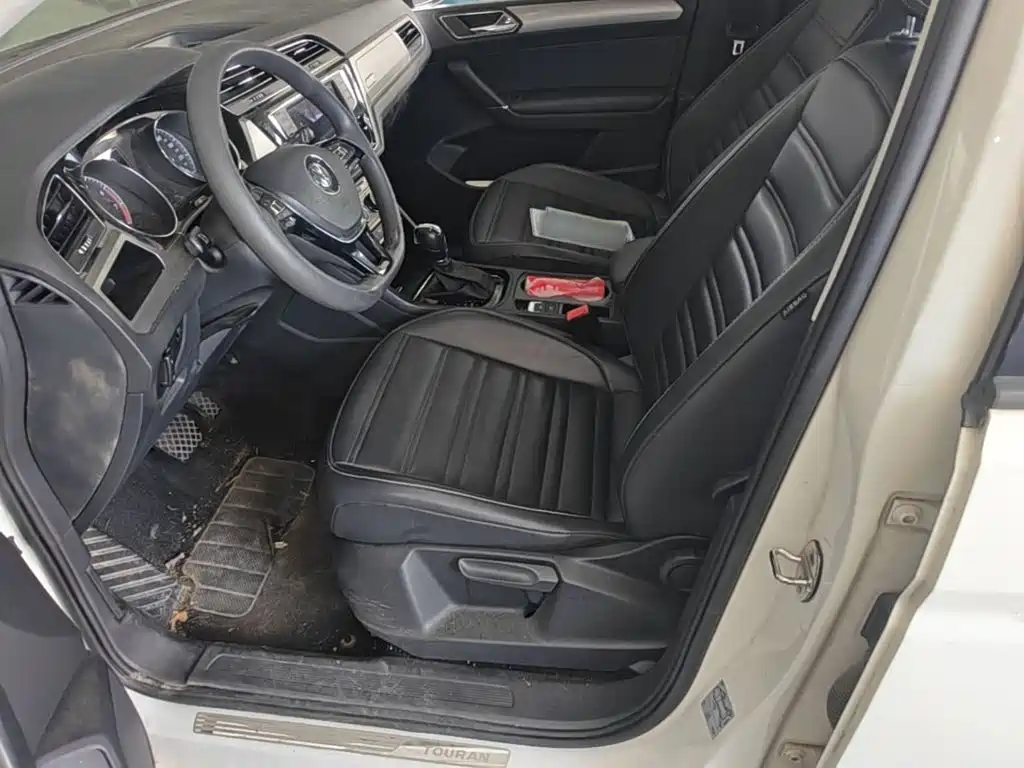 Photo 15 - Volkswagen Touran