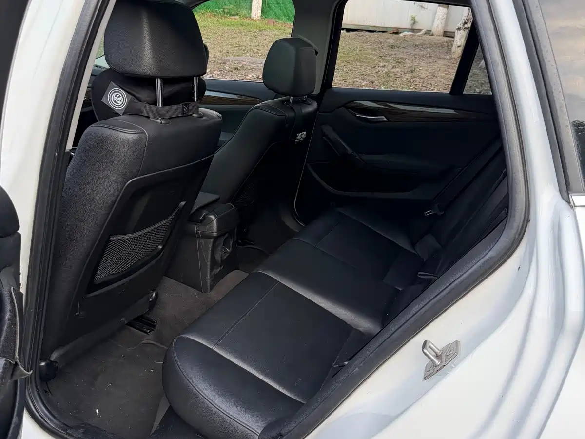 BMW X1 2012 xDrive28i Luxury Model фото 12
