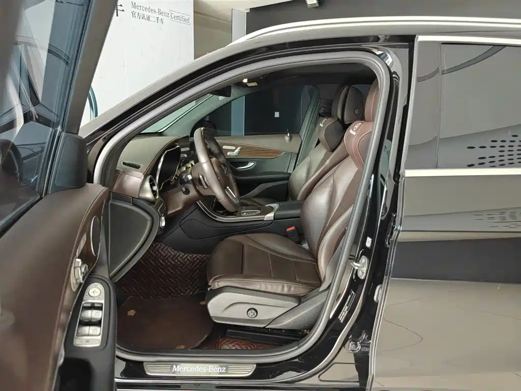 MERCEDES-BENZ GLC