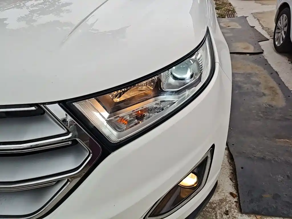 Фото 24 - Ford Edge