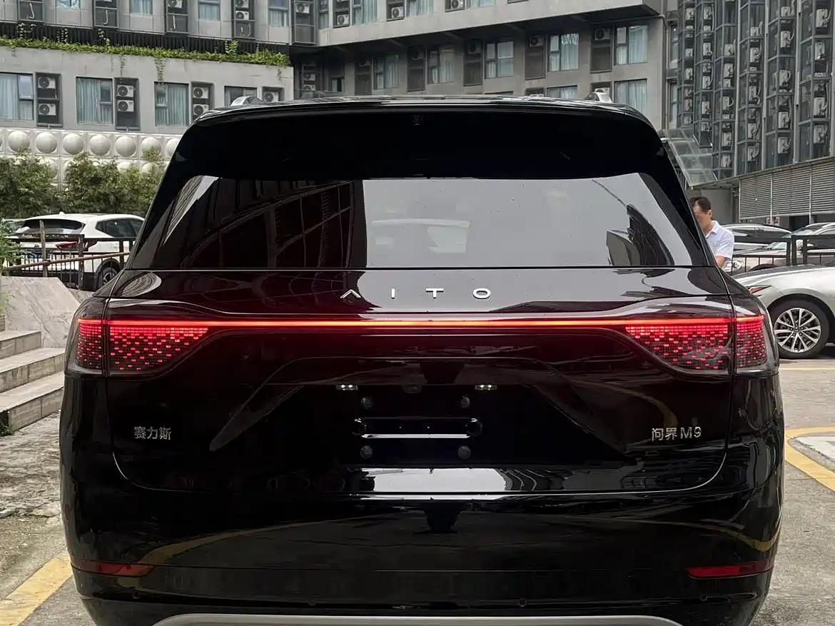 AITO Wenjie AITO M9 2025 Extended Range Ultra 52kWh 6-Seater фото 13