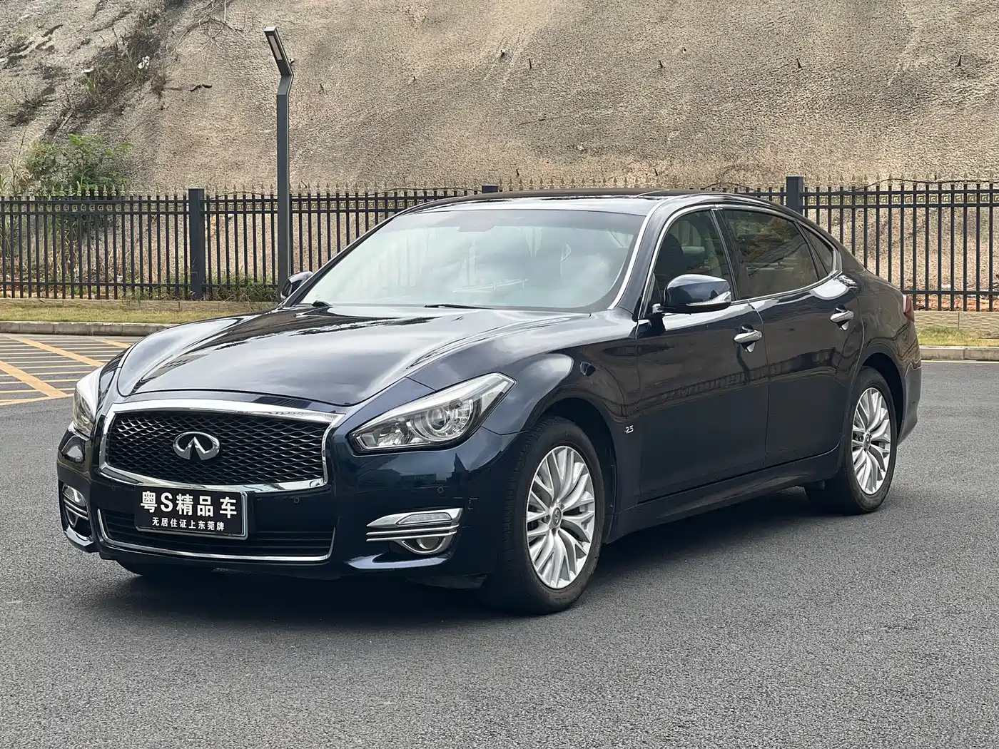 Infiniti Q70 2016 2015 Q70L 2.5L Enjoyment Edition