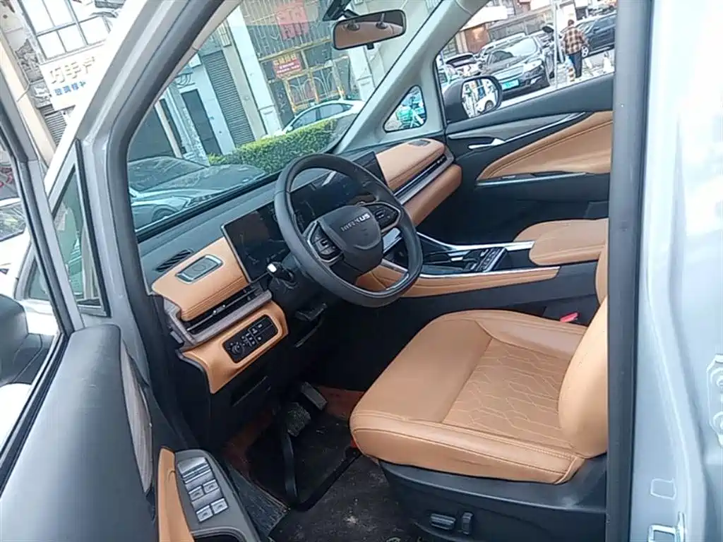 Фото 15 - Maxus Maxus G50 PHEV