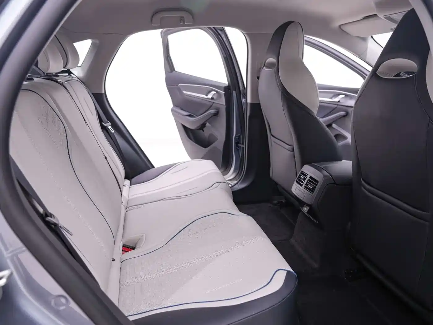 BYD Destroyer 05 2024 Glory Edition DM-i 55KM Luxury фото 18