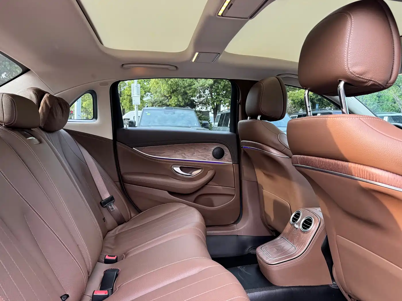 Mercedes-Benz E-Class 2022 E 260 L фото 12