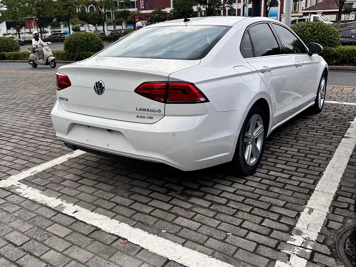 Volkswagen Lamando 2015 2015 330TSI DSG Comfort