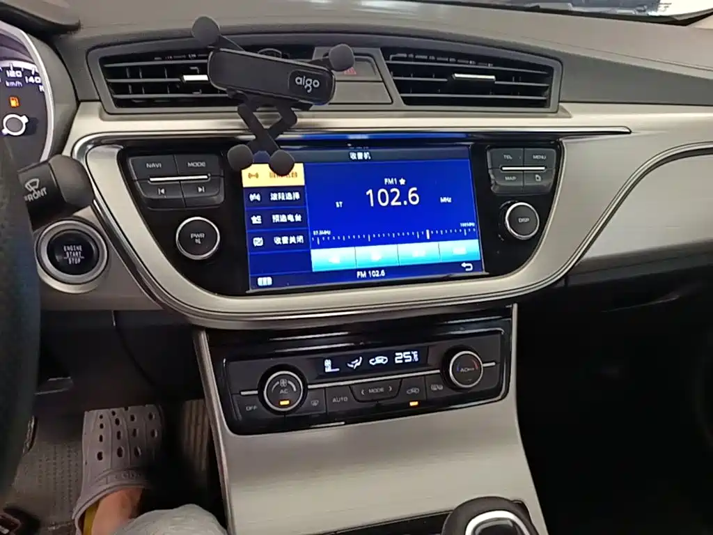 Фото 13 - Geely Emgrand GL
