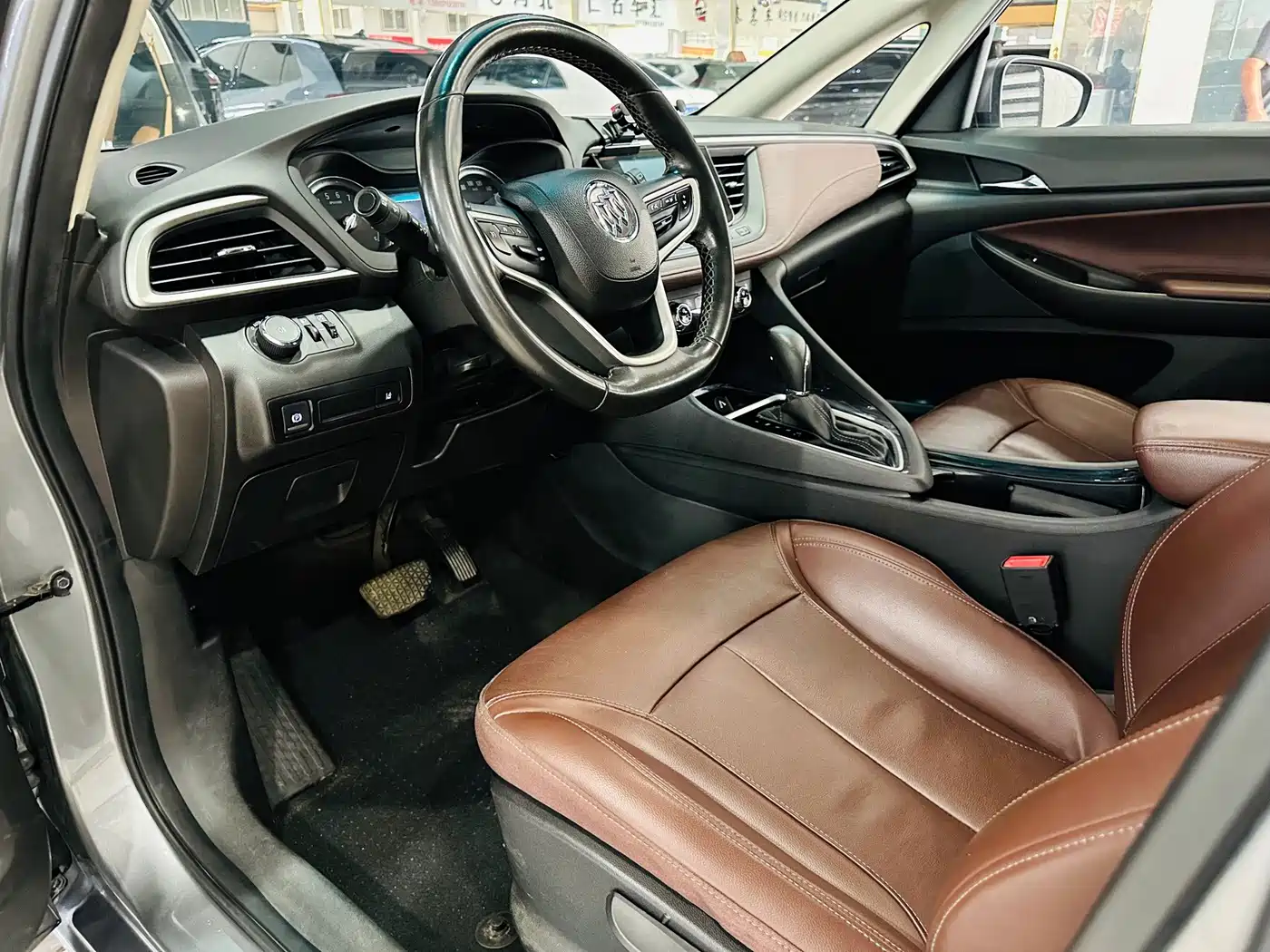 Photo 3 - Buick GL6