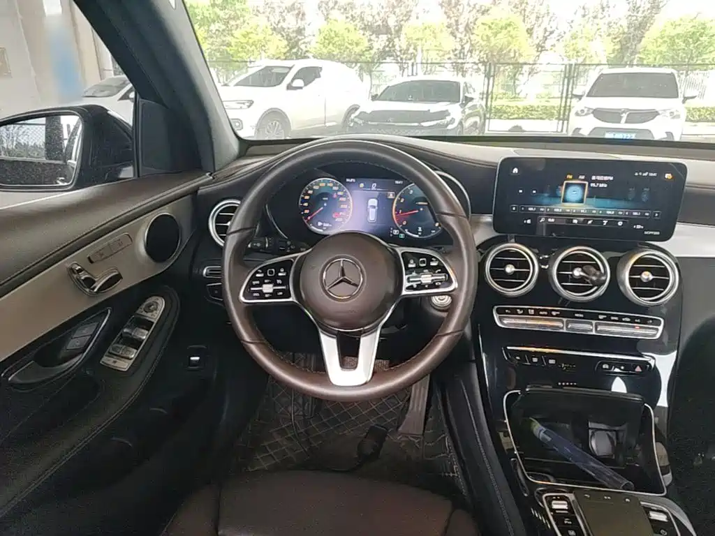 MERCEDES-BENZ GLC
