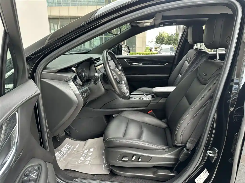 CADILLAC XT5