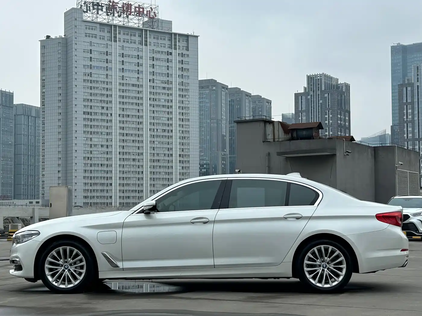 BMW 5 Series New Energy 2019 Facelift 530Le Pioneer Edition фото 7