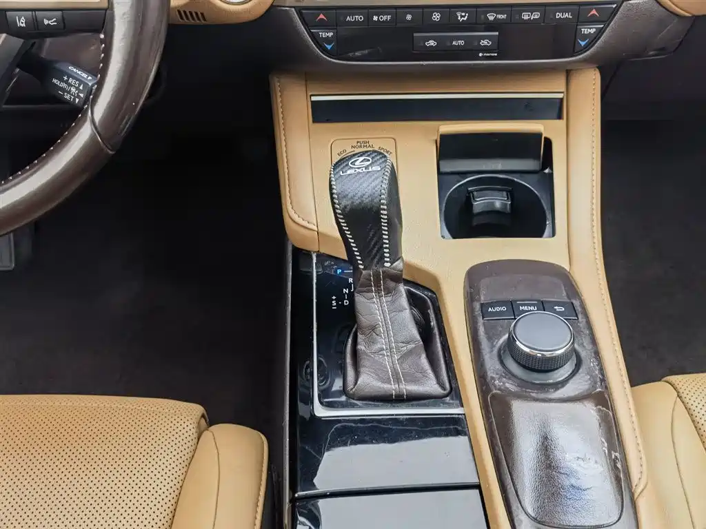 Lexus ES 2015 300h Comfort Edition фото 13