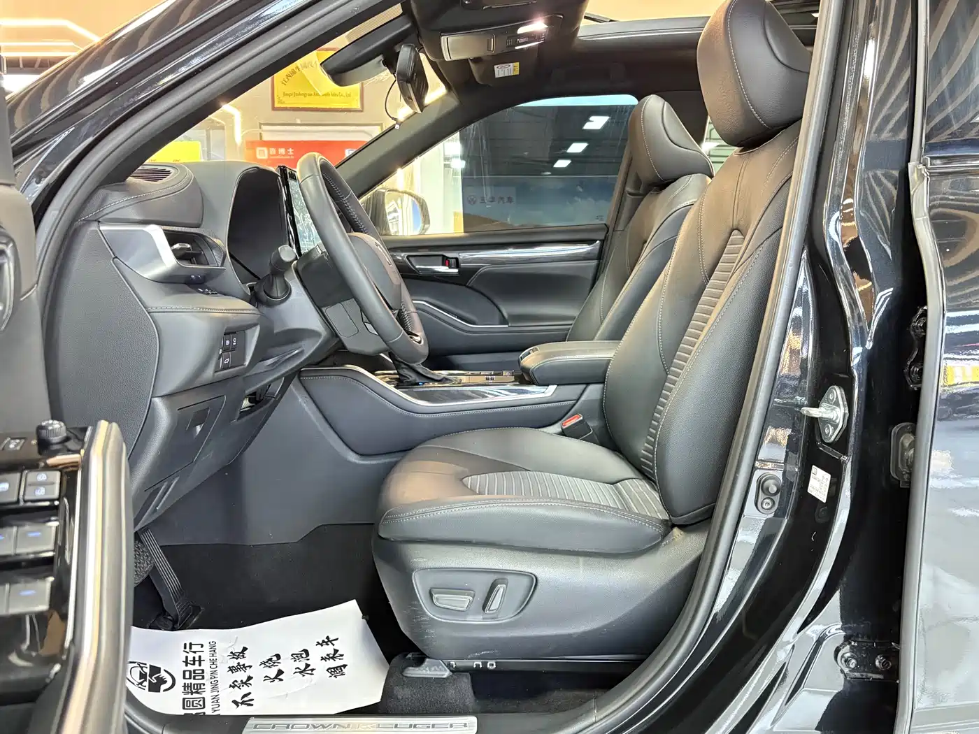 Toyota Crown Kluger 2023 2.5L HEV AWD Premium Edition фото 9