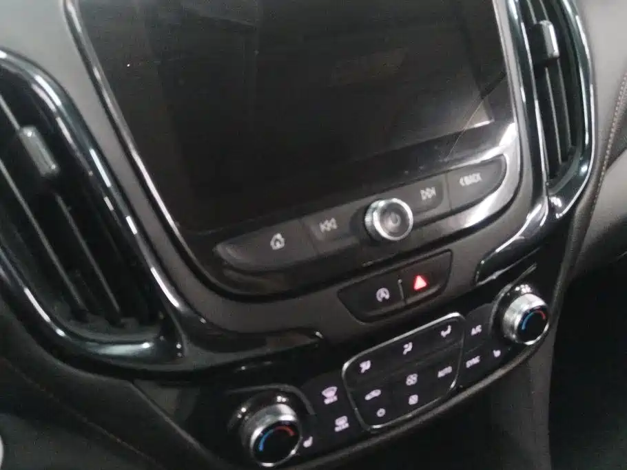 Фото 13 - Chevrolet Equinox