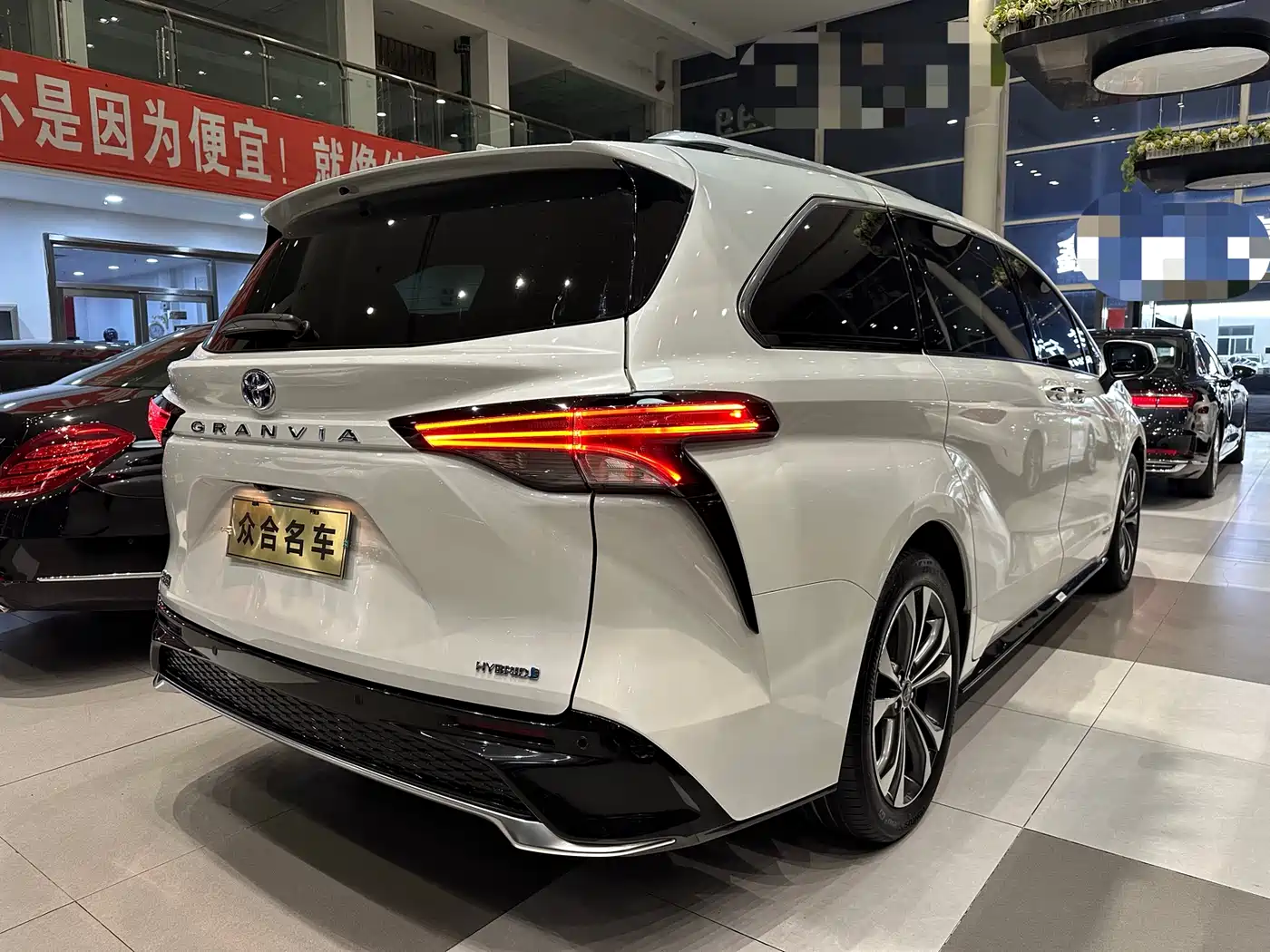 Toyota Granvia 2023 2022 Model Year 2.5L Hybrid Flagship Edition