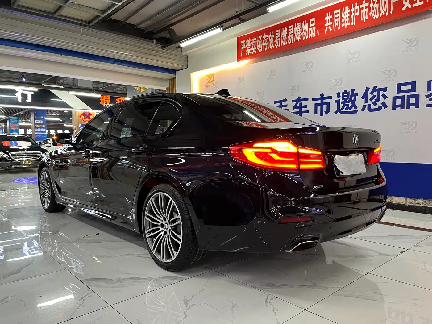 BMW 5 Series 2019 530Li xDrive Luxury Package фото 3