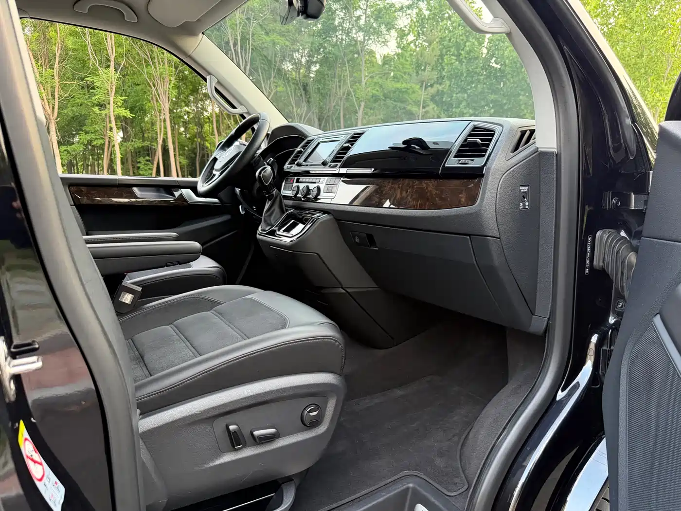 Volkswagen Multivan 2018 2.0TSI 4WD Premium Edition 7-Seater фото 13