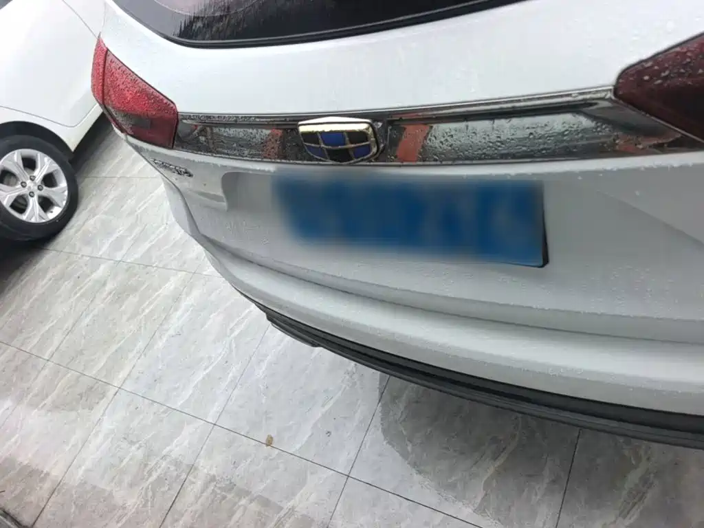 Фото 6 - Geely Atlas