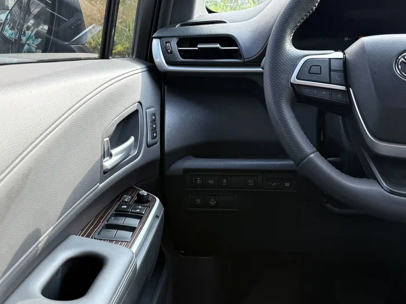 Toyota Granvia 2024 2024 2.5L Hybrid Premium PLUS