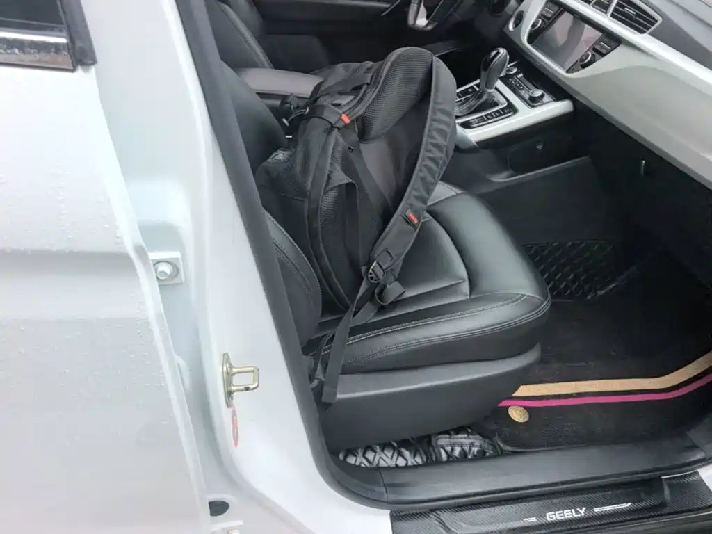 Фото 25 - Geely Atlas
