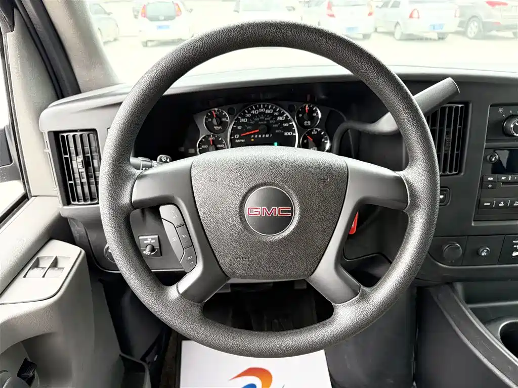 GMC Savana 2012 6.0L Leader Classic Edition фото 7
